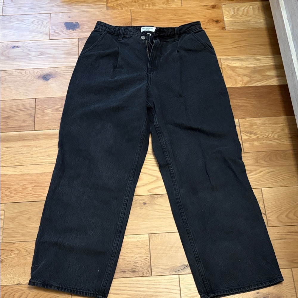 Abercrombie & Fitch Curve Love High-Rise Pleated Loose Jeans – Size 6 Short